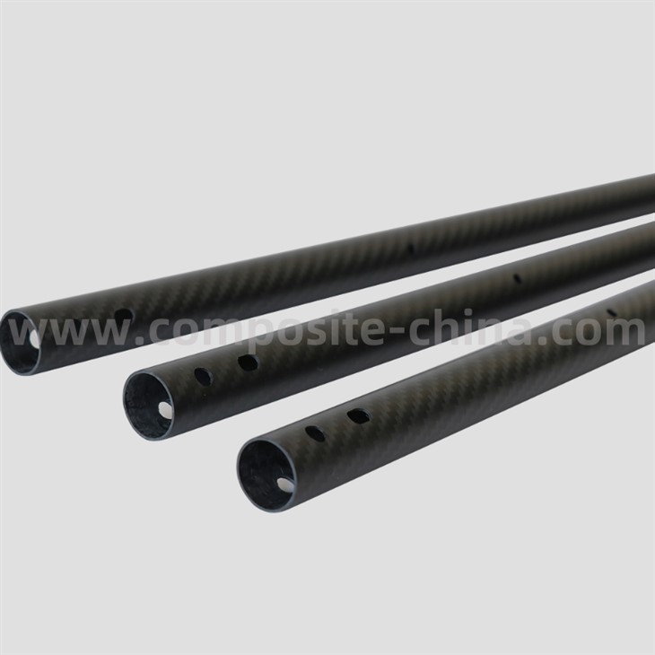 Tub de fibra de carboni